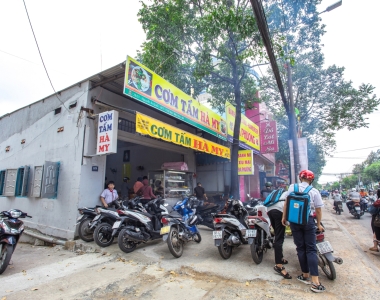 mặt tiền ngang