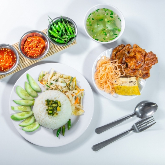 Cơm sườn chả