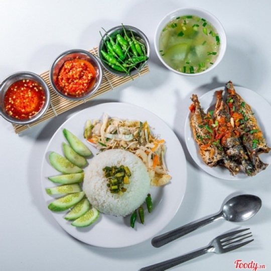 cơm cá chiên sốt cà chua