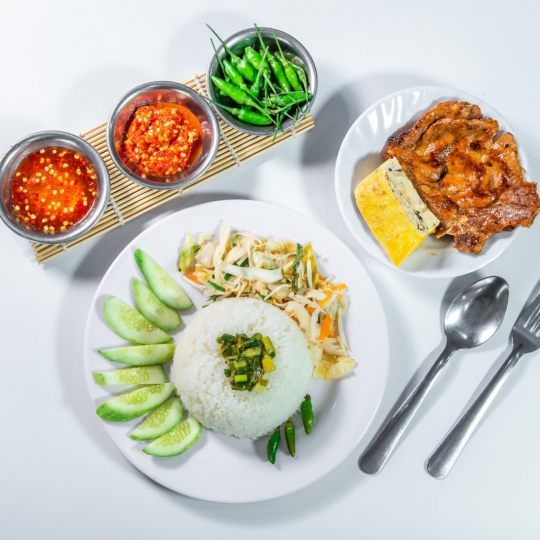 Cơm sườn trứng